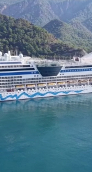 Dev kruvaziyer Marmaris'e geldi! 2 bin 916 turist ilçeye giriş yaptı