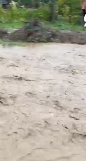 Sağanak sonrası korkulan oldu! Dere taştı, ekipler bölgeye gidiyor
