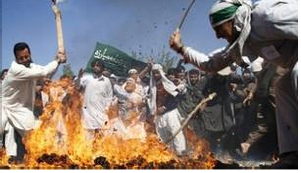 Yakılan Kuran'a öfkeler dinmiyor - Resim: 1