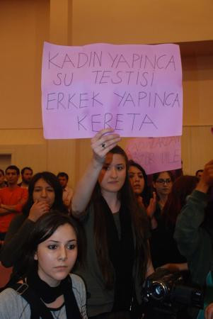 Hıncal Uluç'a protesto şoku! - Resim: 1