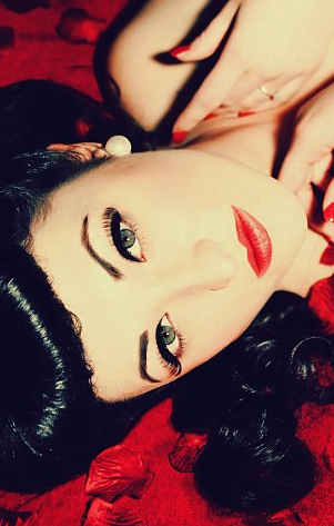 Asker eşlerinden seksi takvim - Resim: 1