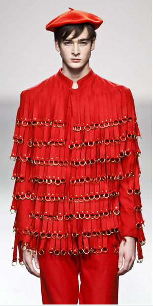 Yeni moda etekli erkek bıyıklı kadın - Resim: 2