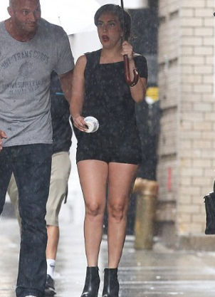 Aykırı popçu ilk kez normal giyindi! - Resim: 4