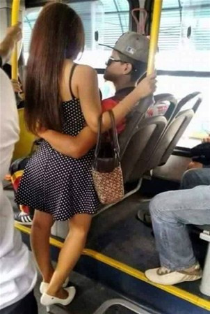 Kadın herkese rezil oldu o ise sadece izledi - Resim: 3