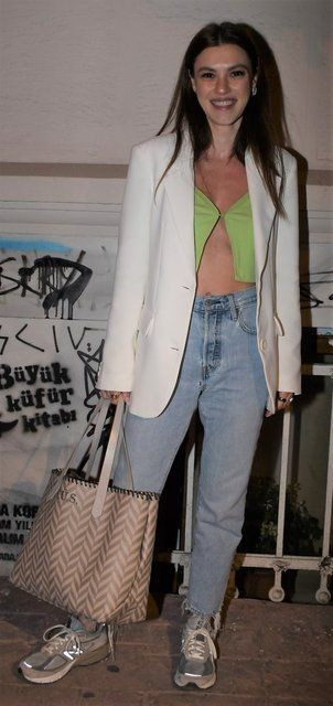 Sütyensiz poz veren Yüsra Geyik'ten Hadise'ye gönderme! İnanılmaz, kendime şaşırıyorum - Resim: 1