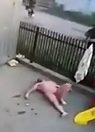 Gökten çırılçıplak adam düştü fena basıldı ama sonra... - Resim: 4