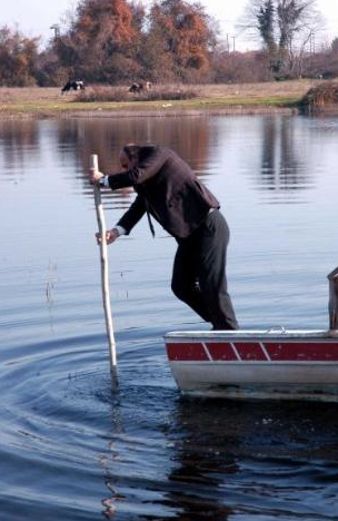 Başkan dereye böyle düştü - Resim: 1