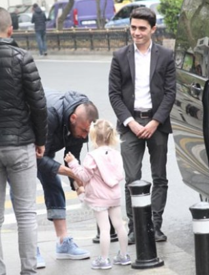 Burak Yılmaz prensesleriyle gezmede - Resim: 2