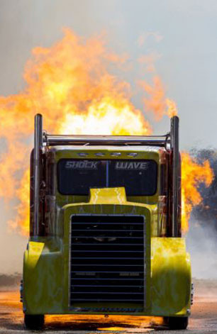 Dünya'nın en hızlı kamyonu Shockwave! - Resim: 2