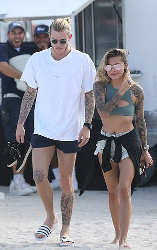 Karius güzel modelle öpüşürken yakalandı - Resim: 2