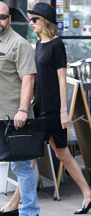 Taylor Swift'in ayakkabıları dikkat çekti - Resim: 4