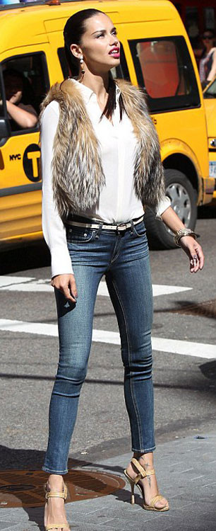 Adriana Lima reklam çekiminde yakalandı! - Resim: 2