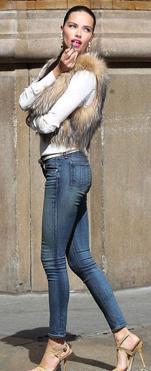 Adriana Lima reklam çekiminde yakalandı! - Resim: 3