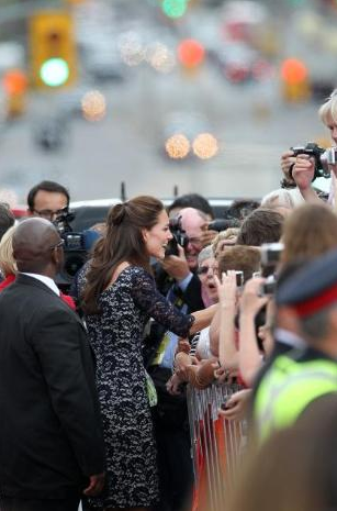 Prensesi giydiren Türk tasarımcı - Resim: 2