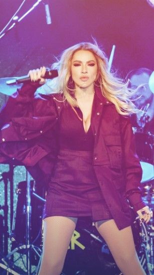 Hadise'nin videosu ortalığı salladı! Ceketi atıp kalçalarını çekinmeden sergiledi - Resim: 2