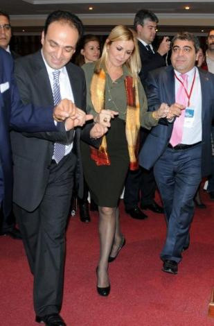 Boyner ile Baydemir halay çekti - Resim: 1