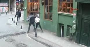 Kadıköy'de genç kıza yumruk atan saldırganı Müge Anlı da arıyormuş! - Resim: 2