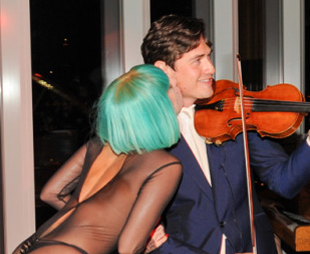 Lady Gaga birkez daha sınır tanıdı - Resim: 4