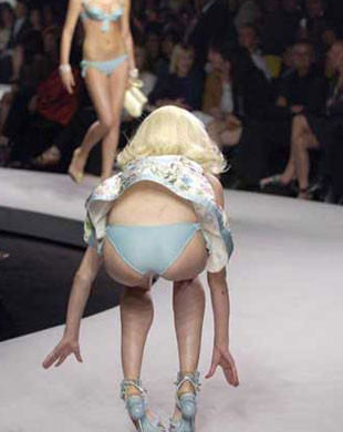 Mankenlerin podyum kazaları - Resim: 1