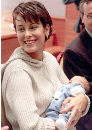 Ünlülerin çocuklarıyla verdiği ilk pozu - Resim: 3