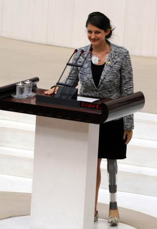 Meclis'te tüm partiler onu alkışladı - Resim: 1