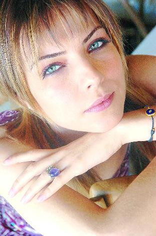 Ünlü oyuncu Temmuz'da evleniyor! - Resim: 4