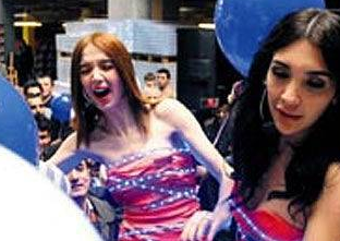 Ünlüleri böyle taciz ettiler! - Resim: 2