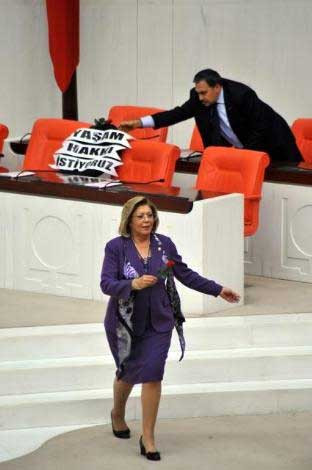 Başbakan'a siyah çelenk! - Resim: 1