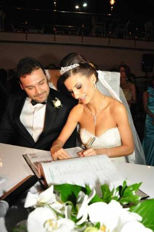 Ünlü şarkıcı Yaşar evlendi - Resim: 3