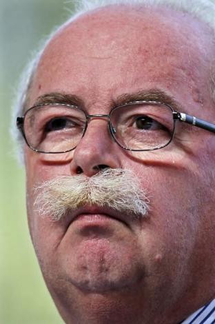 Kendinden çok bıyıkları dikkat çekti - Resim: 2