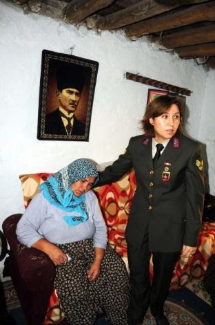 Niğde şehidini böyle uğurladı - Resim: 2