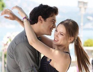 Serenay Sarıkaya'dan Çağatay Ulusoy sorusuna kaçamak cevap! - Resim: 2