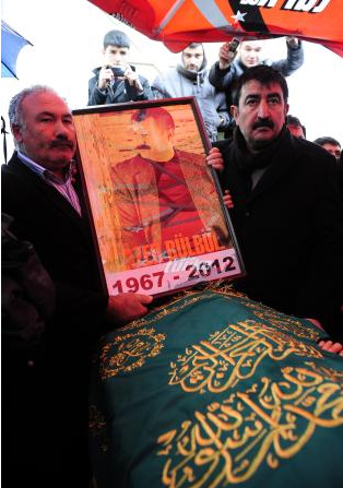 Azer Bülbül'ün cenazesinde izhiham - Resim: 2