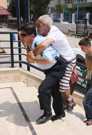 2011 seçiminin en ilginç kareleri - Resim: 2