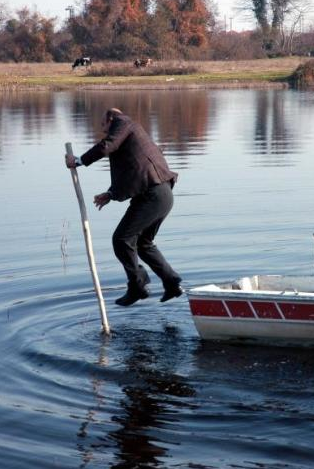 Başkan dereye böyle düştü - Resim: 2