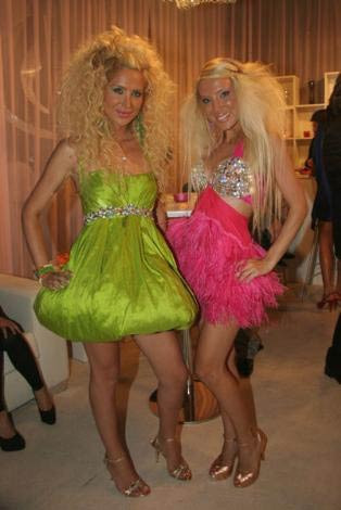 Mini etek giydi ünlü oldu - Resim: 4