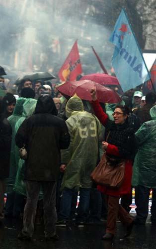 KESK'e polis müdahalesi! - Resim: 2