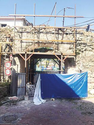 İstanbul Büyükşehir Belediyesi'nden Cibalikapı'da restorasyon rezaleti! - Resim: 2