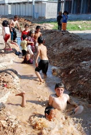 Havuz vardı da onlar mı girmedi - Resim: 3