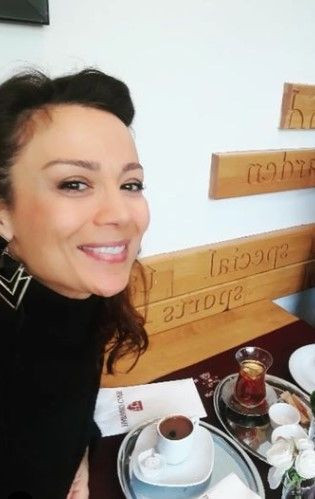 Oyuncu Yonca Türkman İstanbul'da 15. kattaki evinin balkonundan düşerek öldü - Resim: 4