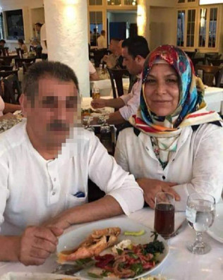 İzmir'deki vahşet! Eşini öldürüp cesedini halıya saran sanık: Asıl katil para göndermeyen kızımdır - Resim: 0