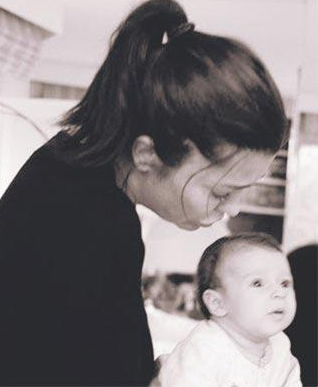 Deniz Akkaya kızının babasına saydırdı - Resim: 1