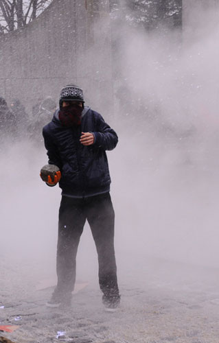 ODTÜ'nün önü savaş alanı gibi - Resim: 4
