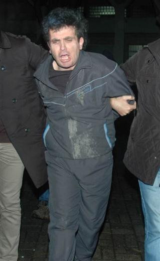 Dolmabahçe zanlısı sağlık kontrolünden geçirildi - Resim: 2