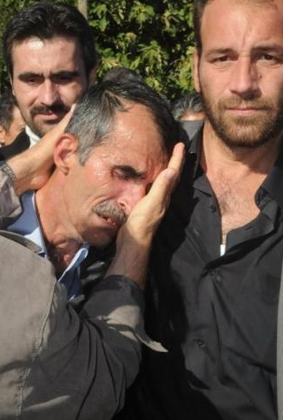 Binlerce kişi şehidi için ağladı - Resim: 4