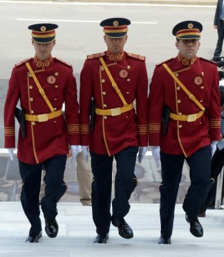 Meclis polislerin yeni kıyafetleri dikkat çekti - Resim: 3