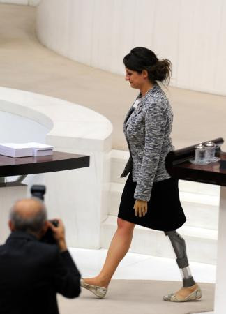 Meclis'te tüm partiler onu alkışladı - Resim: 2