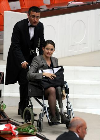 O yasak engelli vekili durduramadı - Resim: 2