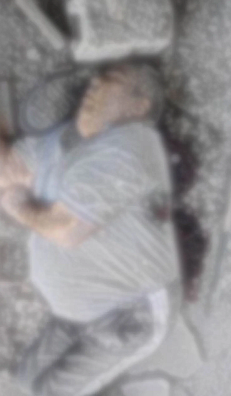 İsrail askerleri 'yardım ediyoruz' pozu verdikleri yaşlı adamı öldürdü - Resim: 0