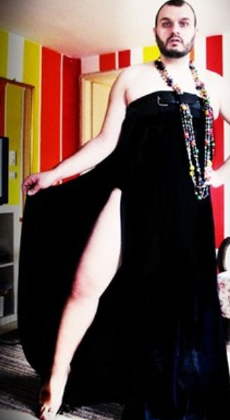 Ünlü yıldızın bacağı olay oldu - Resim: 4